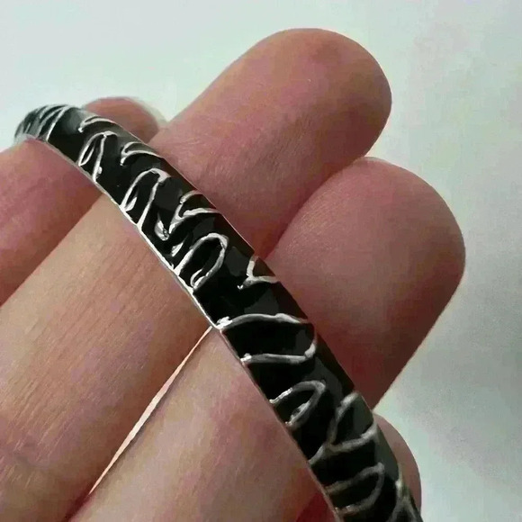 NWT Beauty Black Bangle Bracelet Jewellery Accessory - Jeweller Gift Idea - Picture 4 of 9